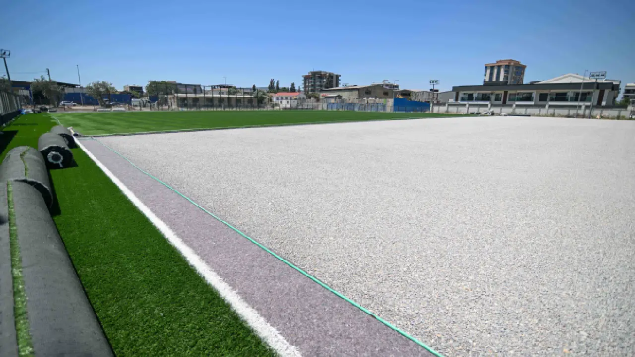Bornova’da spora yatırım dönemi: Başkan Eşki’den gençlere tam destek!