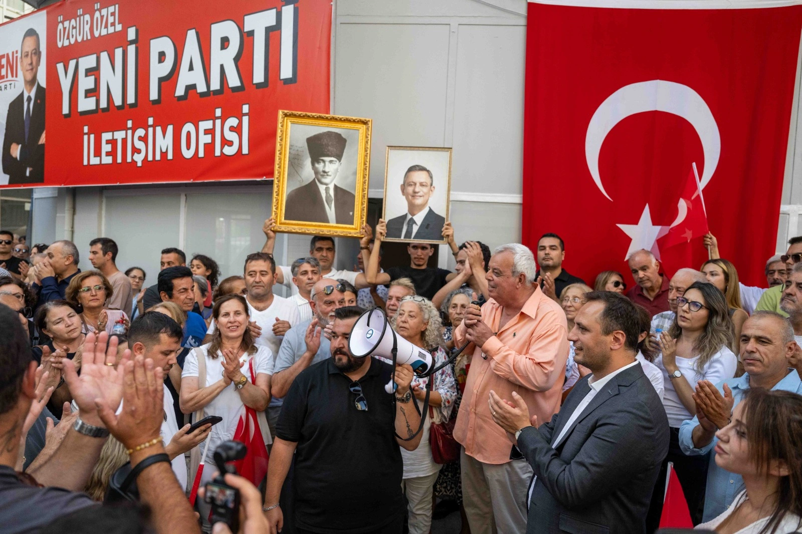 Bornova Yeni Parti’ye geçti