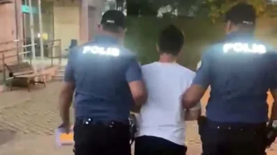 İzmir’in Karşıyaka ilçesinde rutin devriye görevi yürüten emniyet güçleri, hakkında