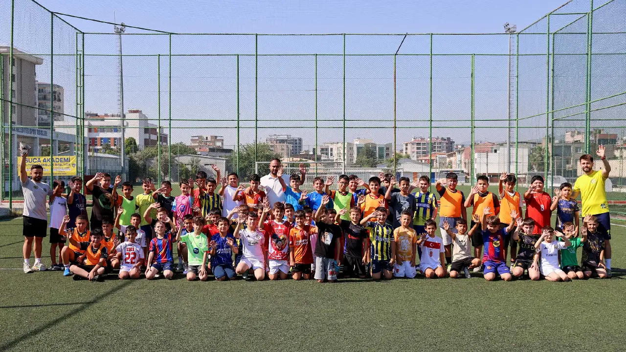 Bucalı minikler dijital bağımlılığa "kırmızı kart" gösterdi! Kurslara yoğun ilgi 3 Bucalı minikler dijital bağımlılığa "kırmızı kart" gösterdi! Kurslara yoğun ilgi
