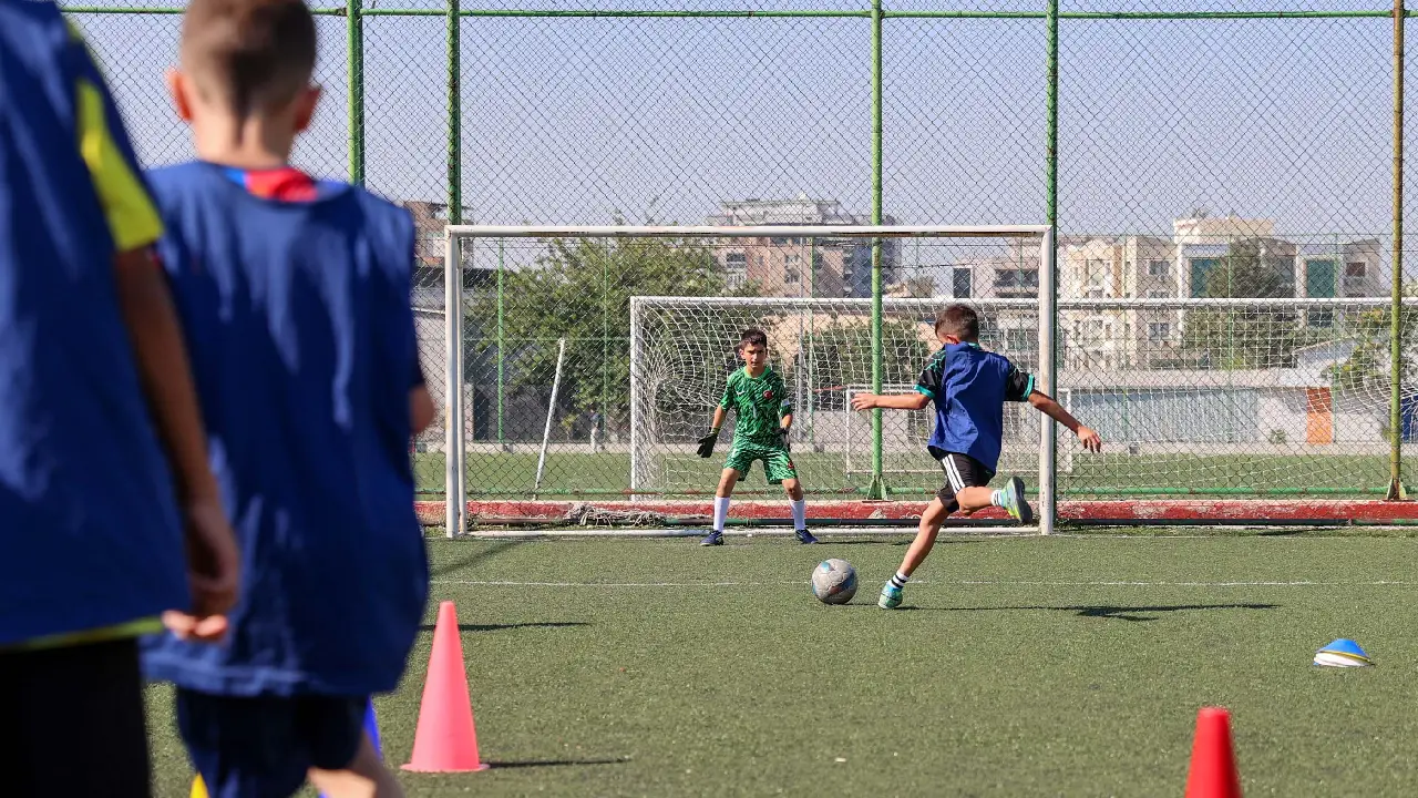 Bucalı minikler dijital bağımlılığa "kırmızı kart" gösterdi! Kurslara yoğun ilgi 2 Bucalı minikler dijital bağımlılığa "kırmızı kart" gösterdi! Kurslara yoğun ilgi