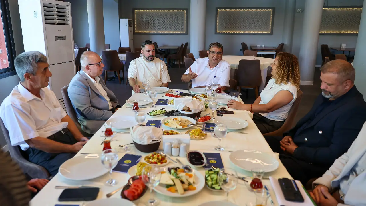 Buca'da siyaset üstü adım! 9 farklı parti Gölet’te "Buca" ortak paydasında buluştu! 2 Buca'da siyaset üstü adım! 9 farklı parti Gölet’te "Buca" ortak paydasında buluştu!