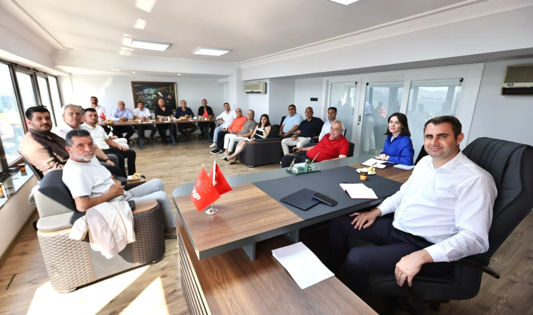CHP İzmir İl seçilmiş Başkanı Çağatay Güç, ilçe başkanlarıyla gerçekleştirdiği