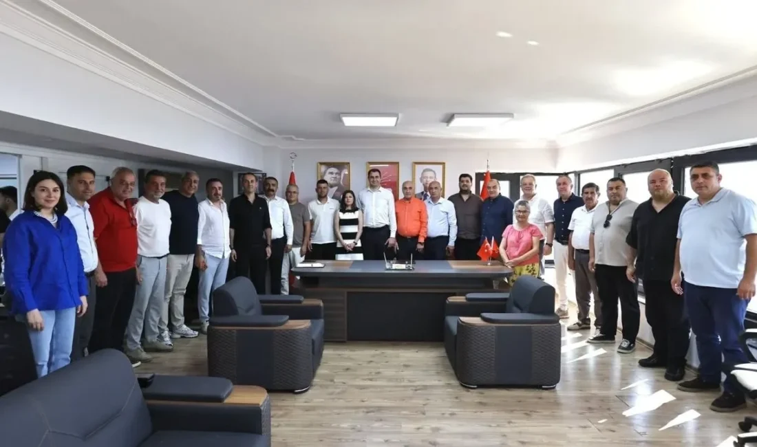 Özgür Özel’in TBMM’deki veda konuşmasının ardından İzmir teşkilatında hareketli saatler