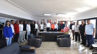 Özgür Özel’in TBMM’deki veda konuşmasının ardından İzmir teşkilatında hareketli saatler