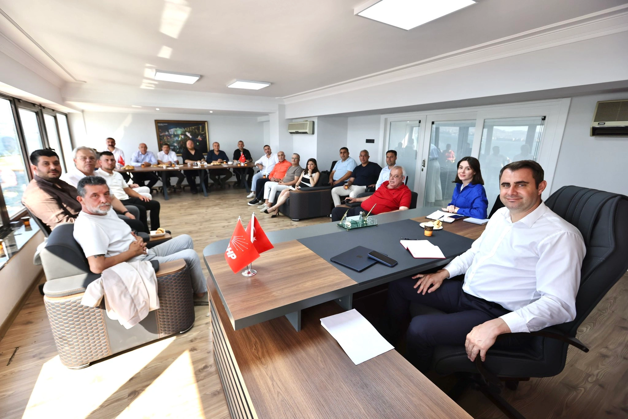 Çağatay Güç ilçe başkanlarıyla: 'Fire yok, hepsi bizimle'
