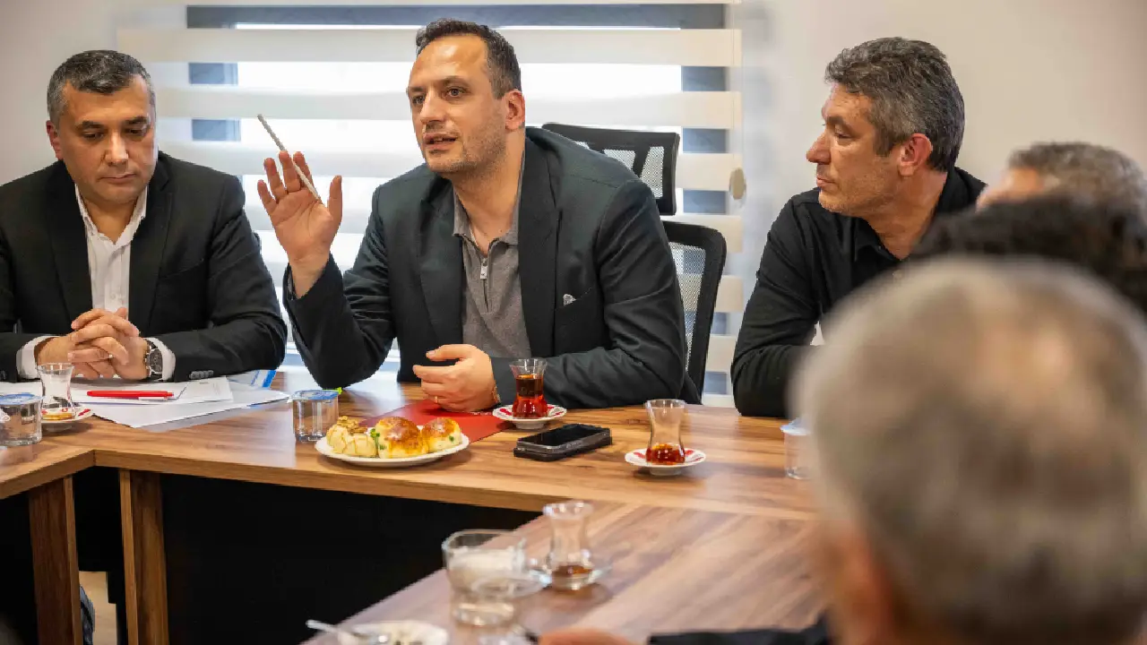 Başkan Ömer Eşki’den Çamdibi’ne "ortak masa" çıkarması: “Mahallelerimizi muhtarlarımızla birlikte yönetiyoruz!"