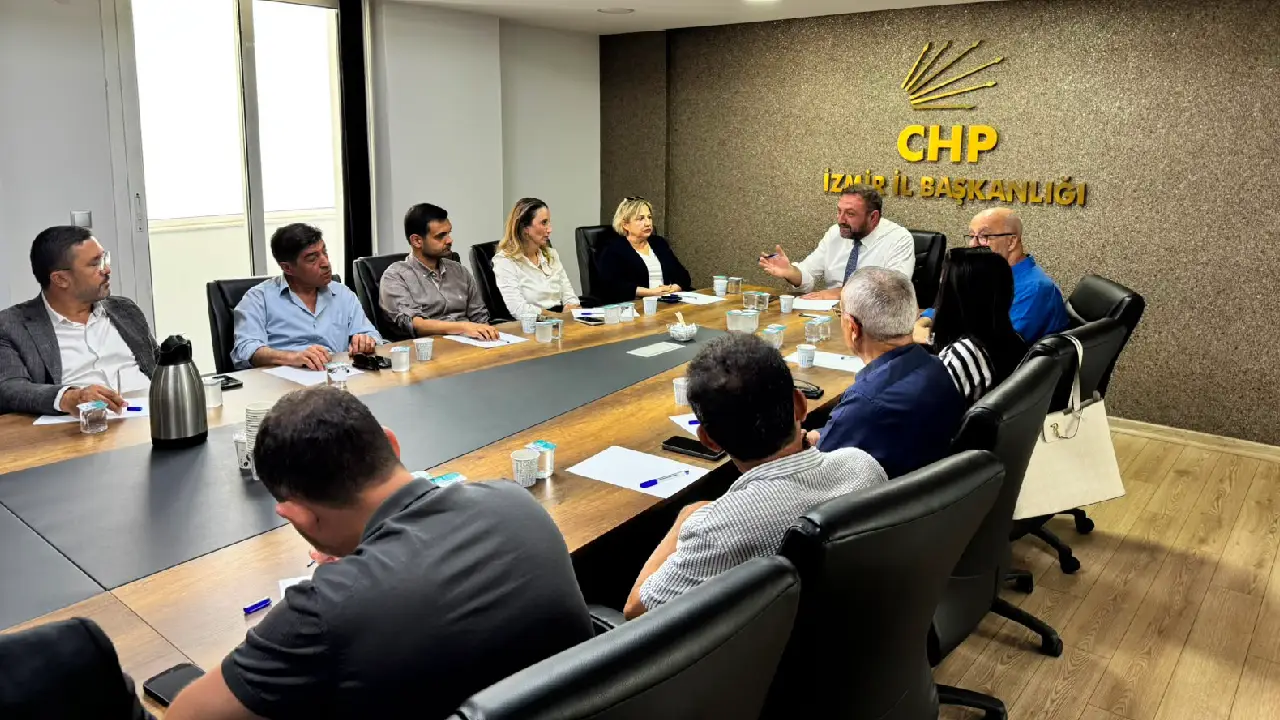 CHP İzmir’de yeni yönetimden ilk toplantı 4 CHP İzmir’de yeni yönetimden ilk toplantı