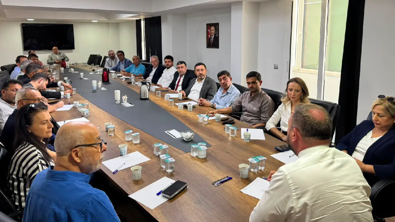 CHP İzmir’de yeni yönetimden ilk toplantı 5 CHP İzmir’de yeni yönetimden ilk toplantı