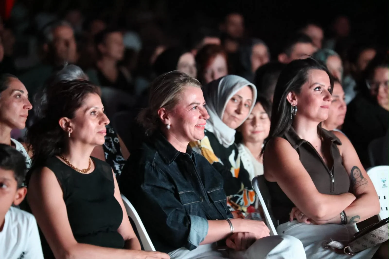 Çiğli'de mahalle sinema günleri keyfi: Vizontele ile start aldı