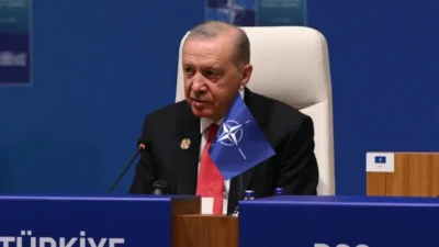 Ankara’da düzenlenen tarihi 36. NATO Zirvesi’nin kapanışında kameraların karşısına geçen