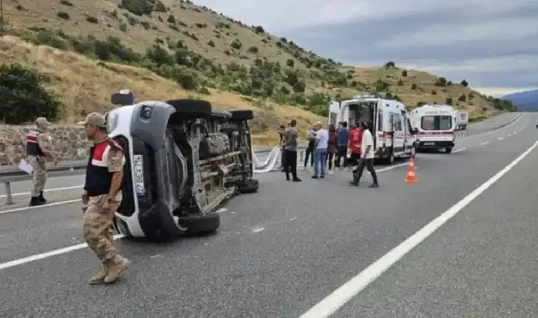 Erzincan-Erzurum kara yolunda seyir halindeki bir minibüsün kontrolden çıkarak devrilmesi