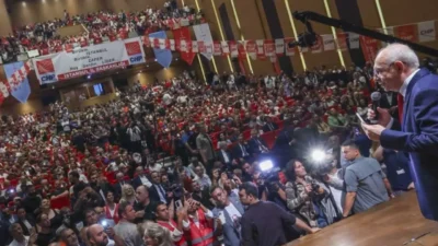 Kemal Kılıçdaroğlu'nun katıldığı üye katılım törenine ajans üzerinden "figüran" taşındığı