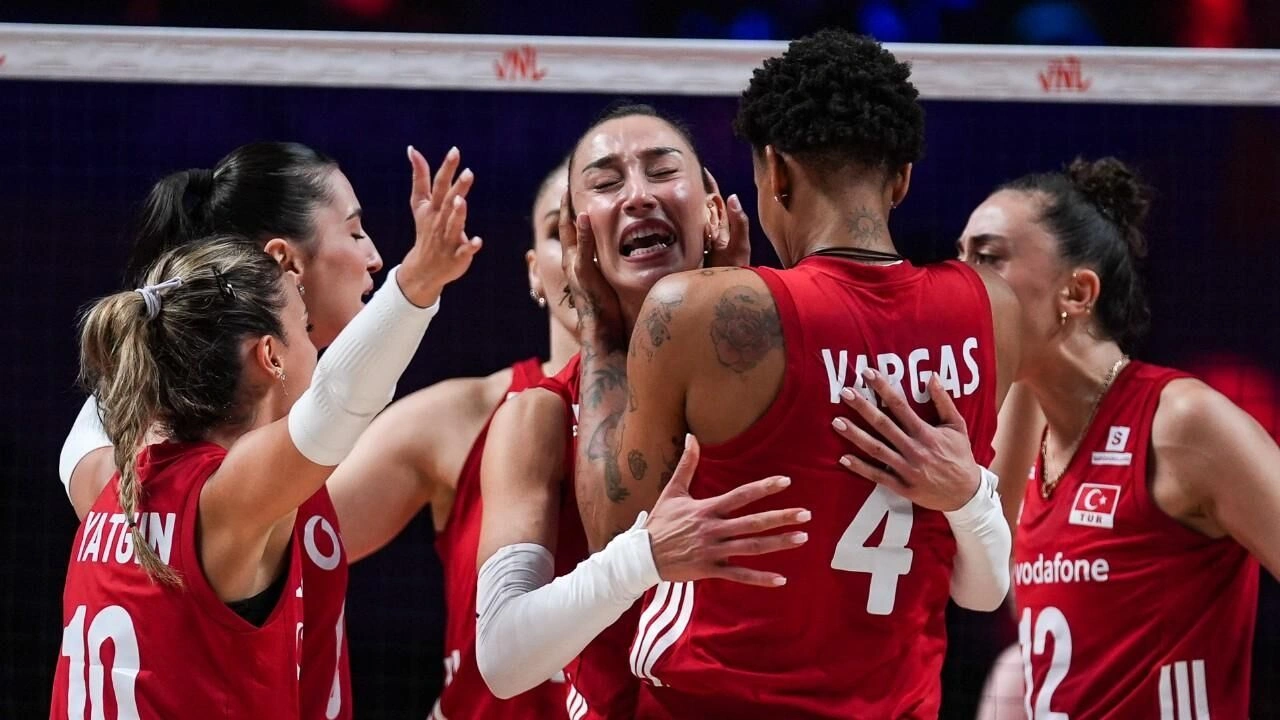 Zirve yine Türkiye'nin: Filenin Sultanları Milletler Ligi'nde şampiyon!