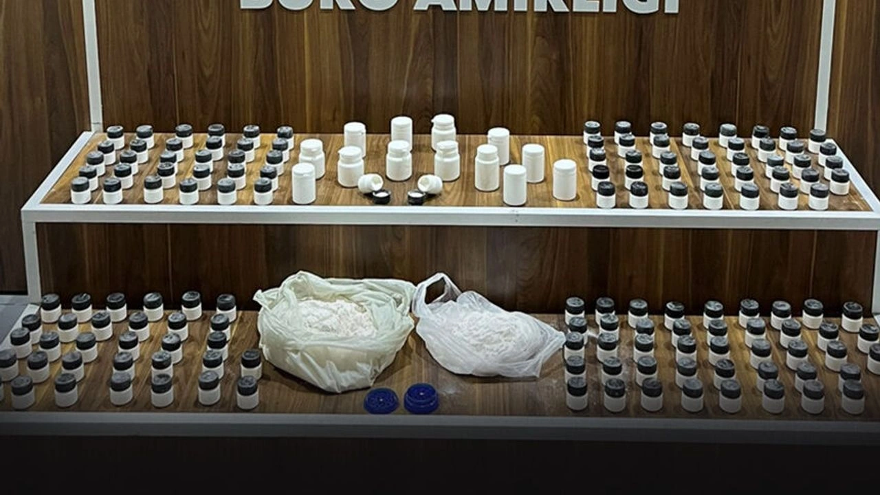 Gaziemir’de uyuşturucu operasyonu: Evinde kilolarca sentetik madde ele geçirilen şüpheli yakalandı