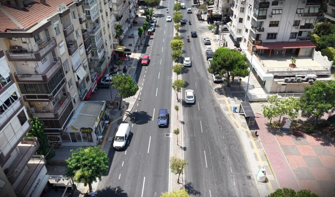 İzmir Büyükşehir Belediyesi, Karşıyaka’nın en yoğun ulaşım akslarından Girne Bulvarı’ndaki