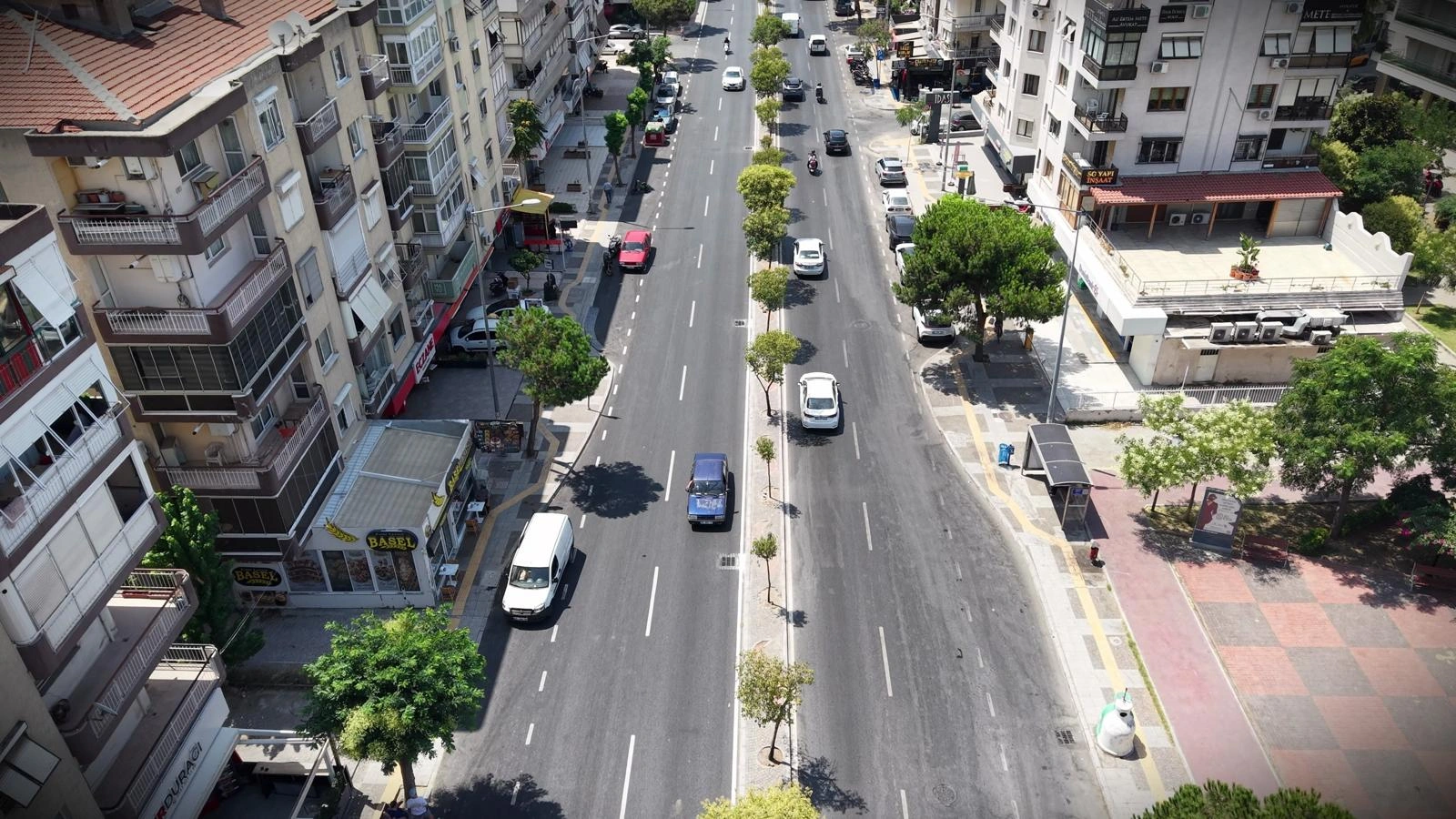 İzmir Büyükşehir Belediyesi, Karşıyaka’nın en yoğun ulaşım akslarından Girne Bulvarı’ndaki