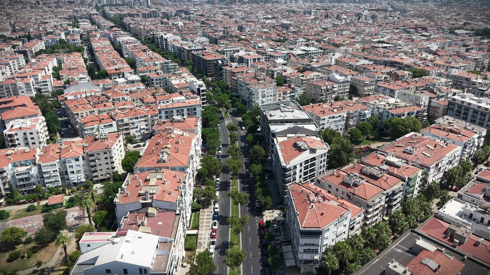 Girne Bulvarı yeni yüzüyle hizmette: 4 kilometrelik yol sil baştan yenilendi 2 Girne Bulvarı yeni yüzüyle hizmette: 4 kilometrelik yol sil baştan yenilendi