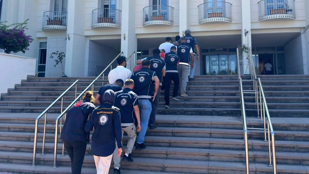 Eş zamanlı kıskaç operasyonu: Göçmen kaçakçılığı şebekesi çökertildi!