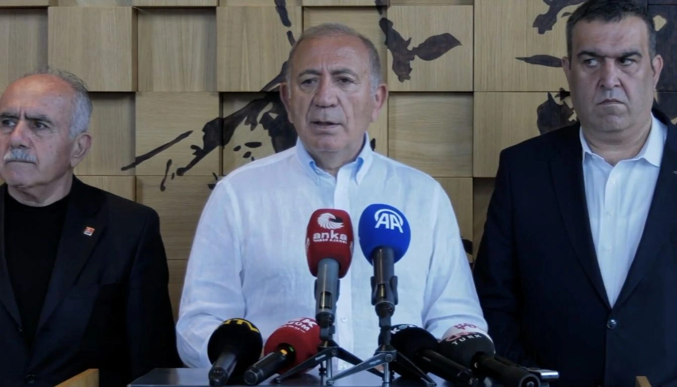 Gürsel Tekin cast iddialarını yalanladı: 'Tezgahlı şeylerle işimiz olmaz'