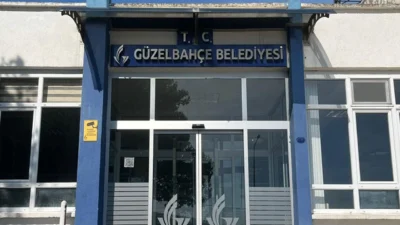 İzmir'de Güzelbahçe Belediyesi'ne yönelik rüşvet ve irtikap soruşturması kapsamında düzenlenen