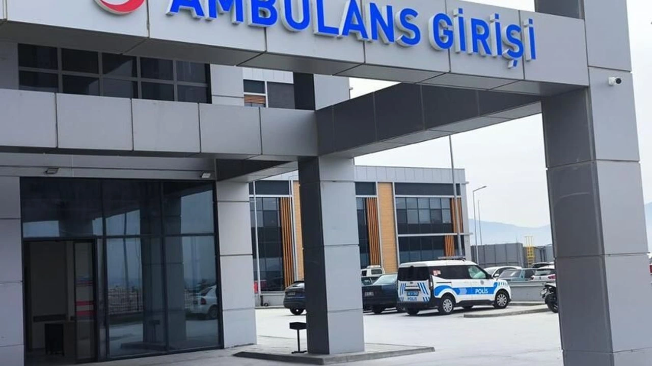 Aydın'ın Çine ilçesinde iki motosikletin kavşakta kafa kafaya çarpışması sonucu