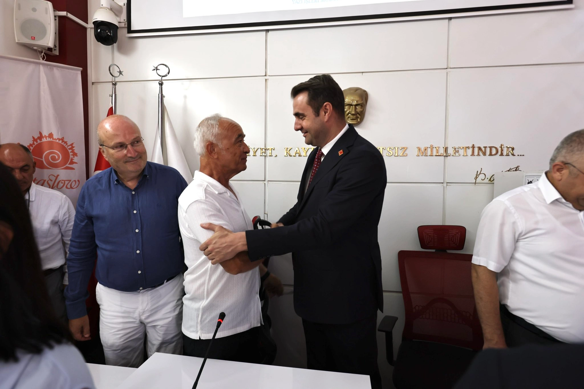 Çağatay Güç'ten Seferihisar mesajı: 'İsmail Yetişkin yalnız değildir' 2 Çağatay Güç'ten Seferihisar mesajı: 'İsmail Yetişkin yalnız değildir'