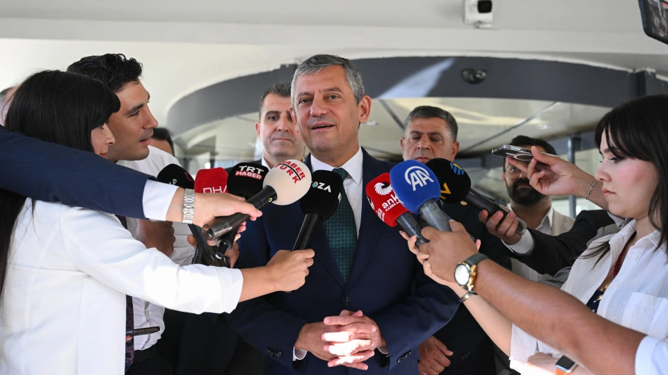 Yeni Parti ana muhalefet partisi oldu: Mecliste dengeler sil baştan 1 Yeni Parti ana muhalefet partisi oldu: Mecliste dengeler sil baştan