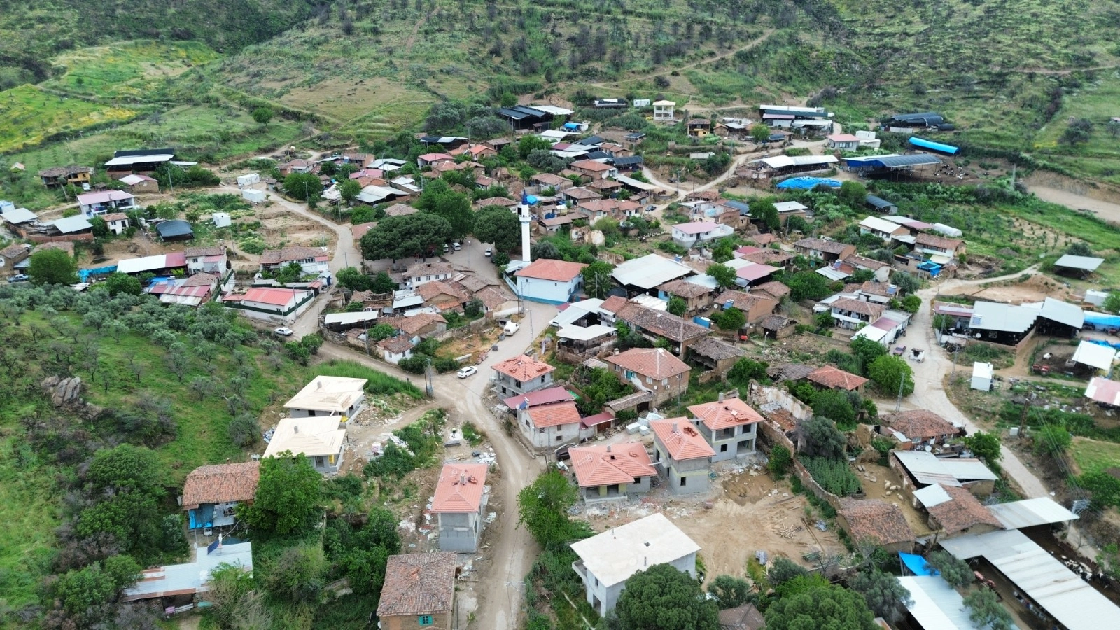 Ödemiş'te yangından yanan köyler küllerinden doğdu