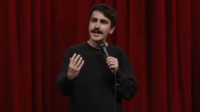 Komedyen Deniz Göktaş’ın politik eleştiriler içeren stand-up gösterisinin ardından gözaltına