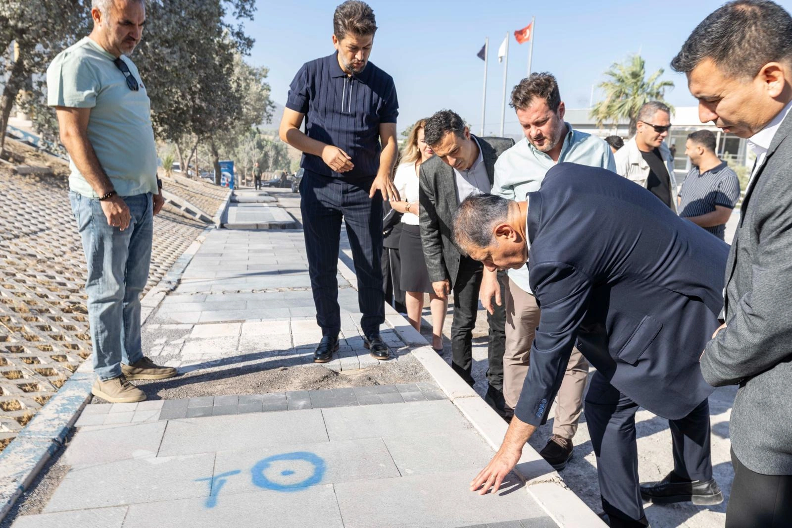 Başkan Tugay güne İZBETON emekçileriyle başladı: “Birlikte her zorluğu aşacağız”