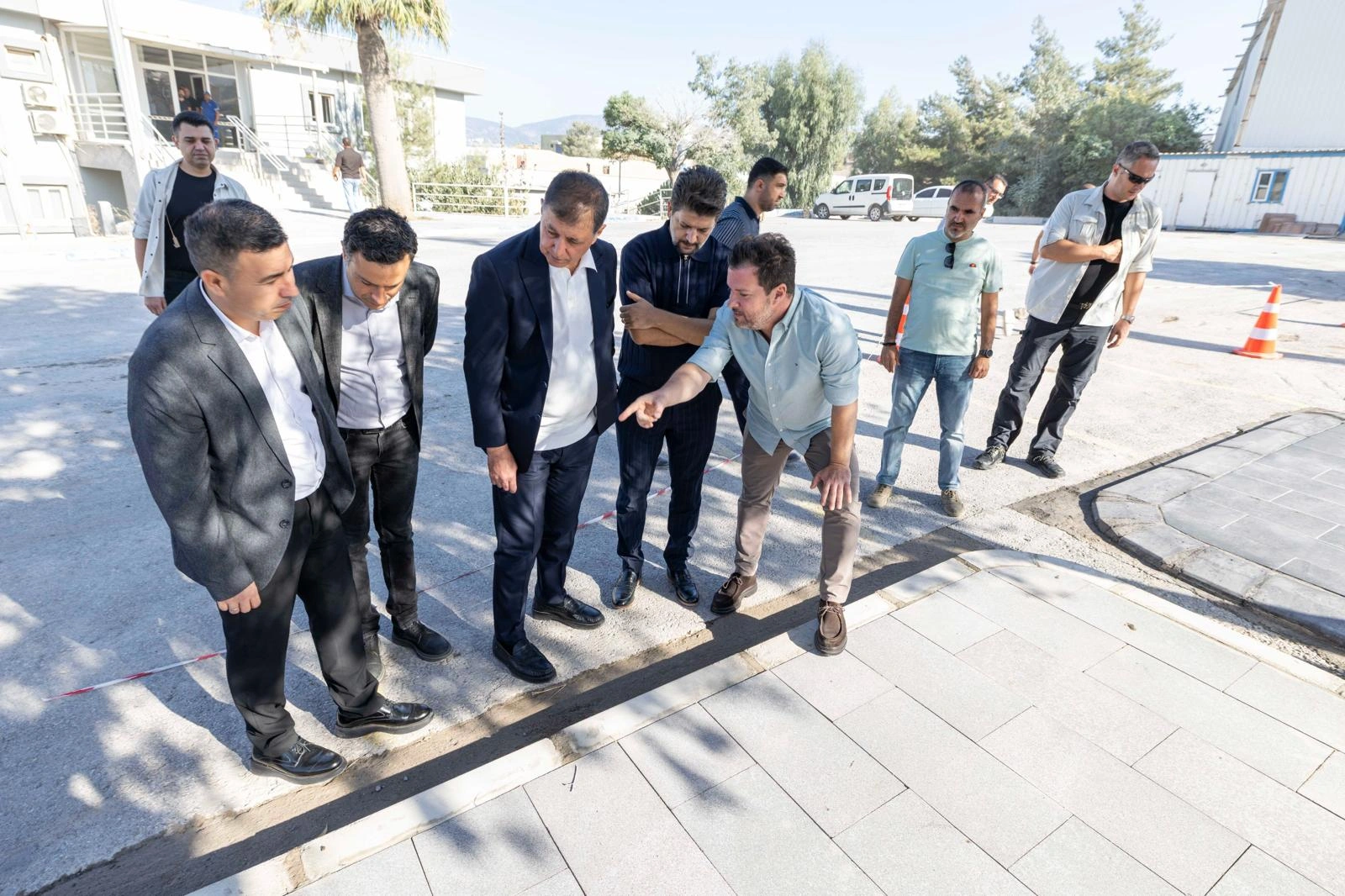 Başkan Tugay güne İZBETON emekçileriyle başladı: “Birlikte her zorluğu aşacağız”