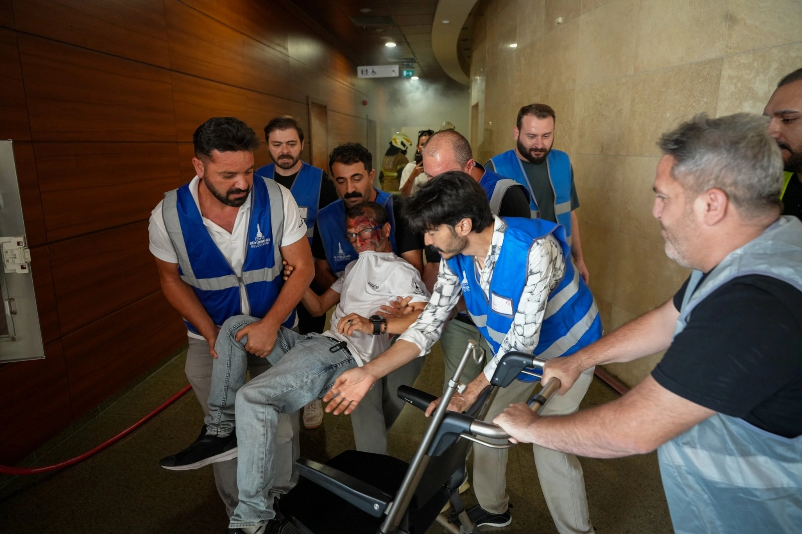 İzmir'de korkutan senaryo: 6,5 büyüklüğünde deprem ve yangın alarmı! Ahmed Adnan Saygun'da neler oldu? 3 İzmir'de korkutan senaryo: 6,5 büyüklüğünde deprem ve yangın alarmı! Ahmed Adnan Saygun'da neler oldu?
