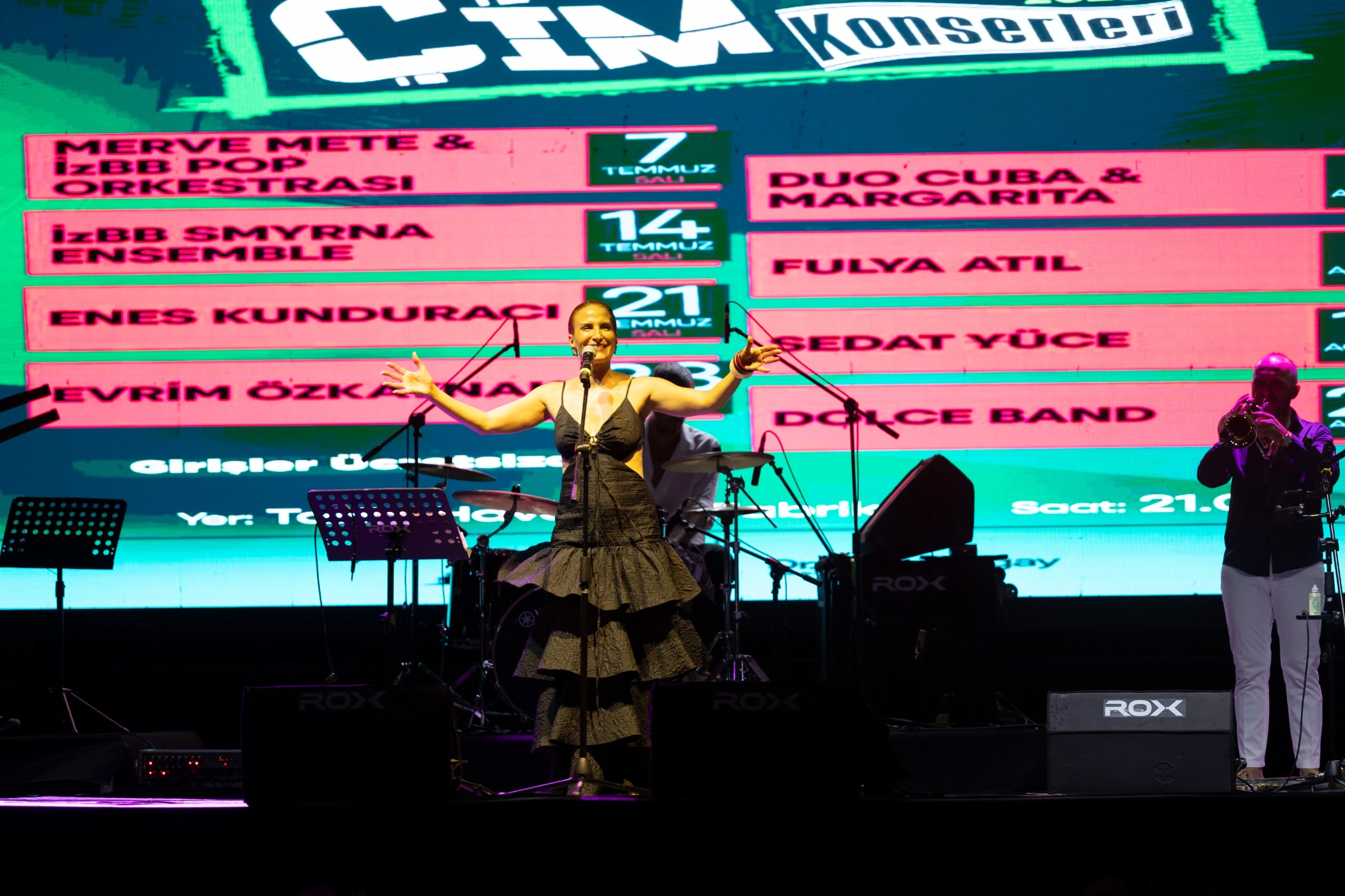 İzmir'in yaz akşamları Çim Konserleri ile şenleniyor!