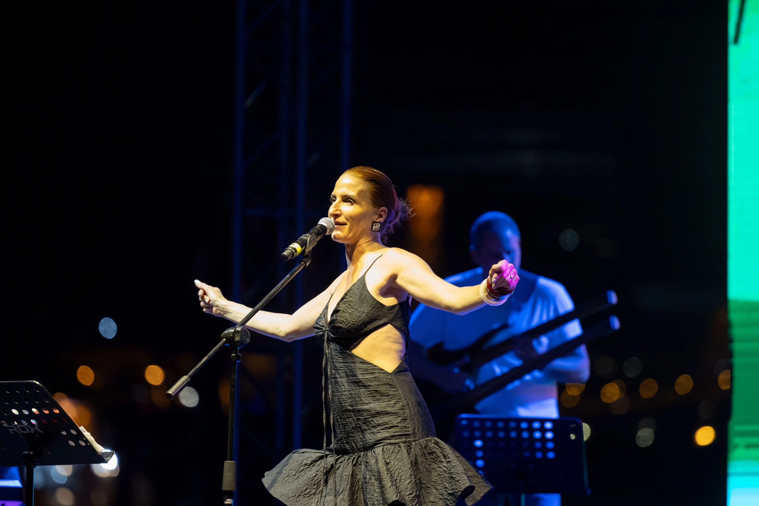 İzmir'in yaz akşamları Çim Konserleri ile şenleniyor!
