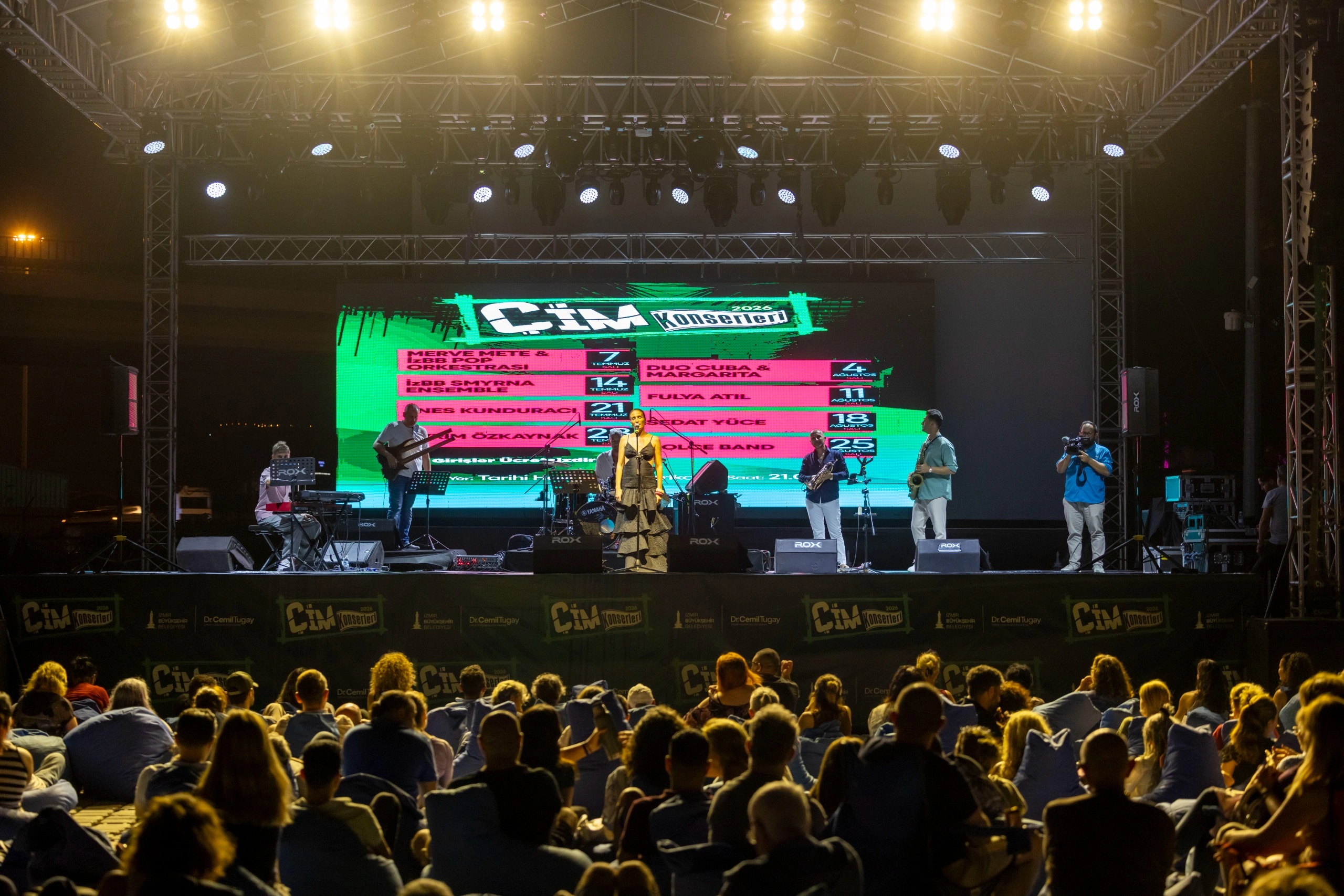 İzmir'in yaz akşamları Çim Konserleri ile şenleniyor!