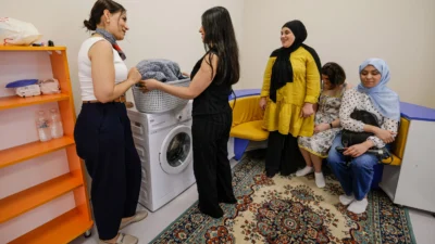 İzmir Büyükşehir Belediyesi, engelli bireylerin kimseye bağımlı kalmadan yaşayabilmesi için