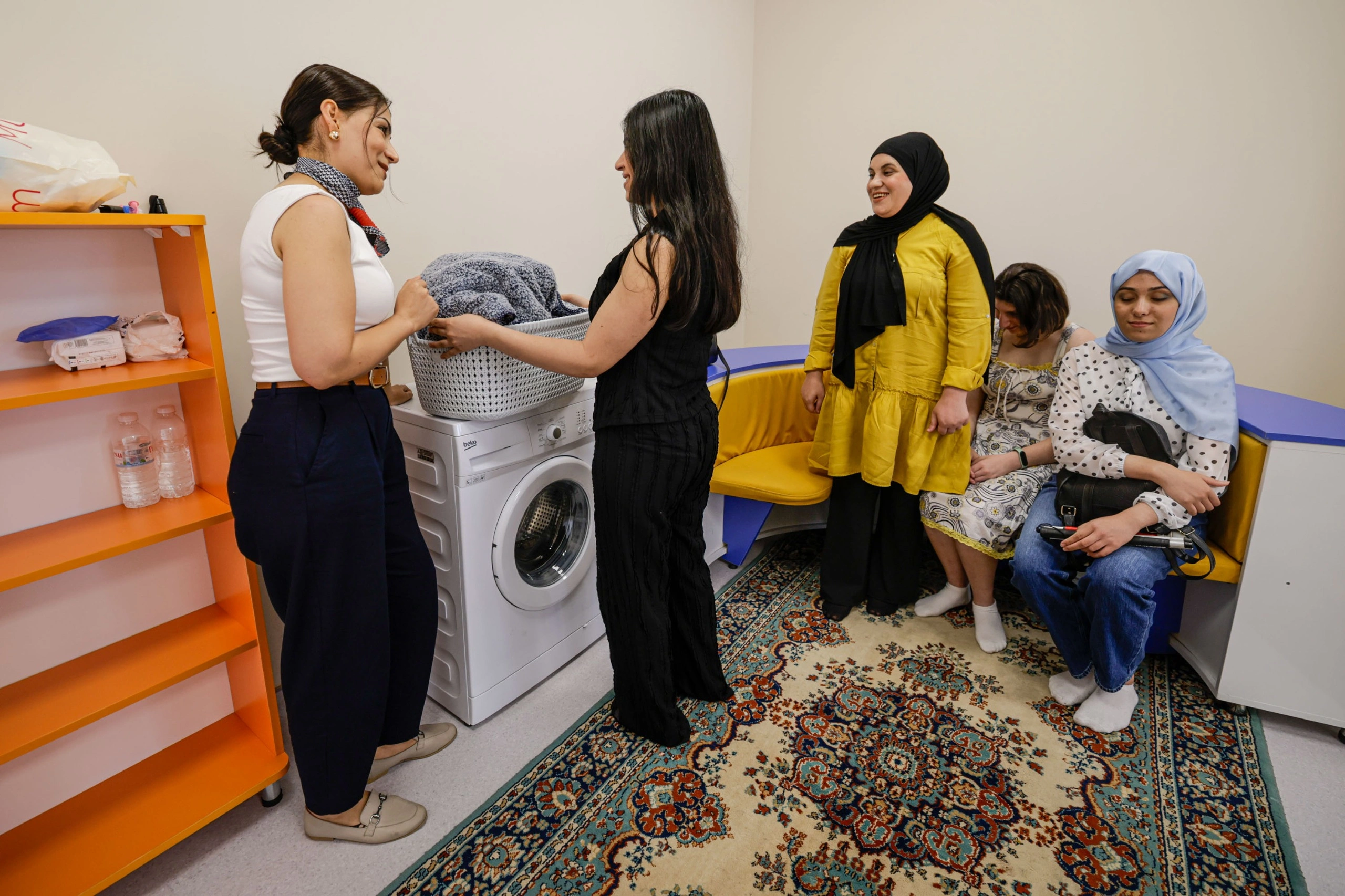 İzmir Büyükşehir Belediyesi, engelli bireylerin kimseye bağımlı kalmadan yaşayabilmesi için