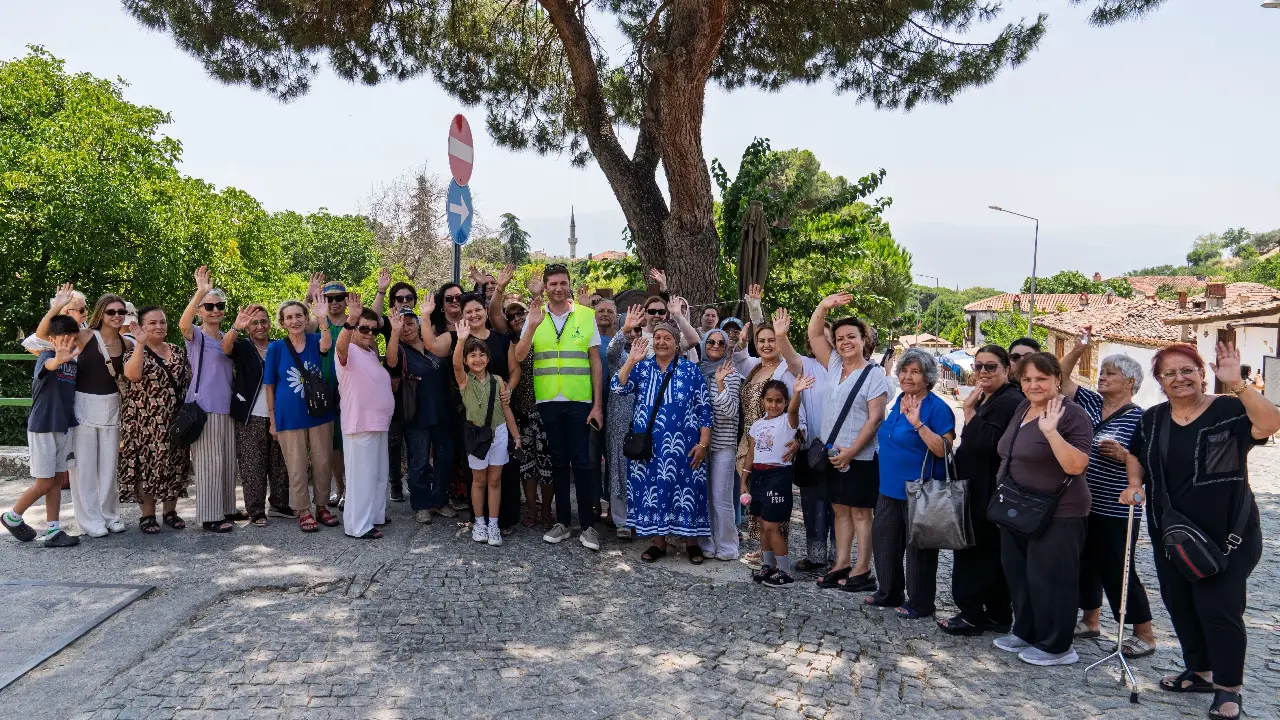 İzmir Büyükşehir’den kırsala kültür desteği: 3 bin kişi kenti keşfetti! 2 İzmir Büyükşehir’den kırsala kültür desteği: 3 bin kişi kenti keşfetti!