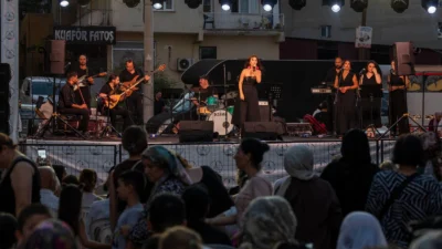 İzmir Büyükşehir Belediyesi’nin düzenlediği Mahalle Şenlikleri, bu kez Karabağlar Umut