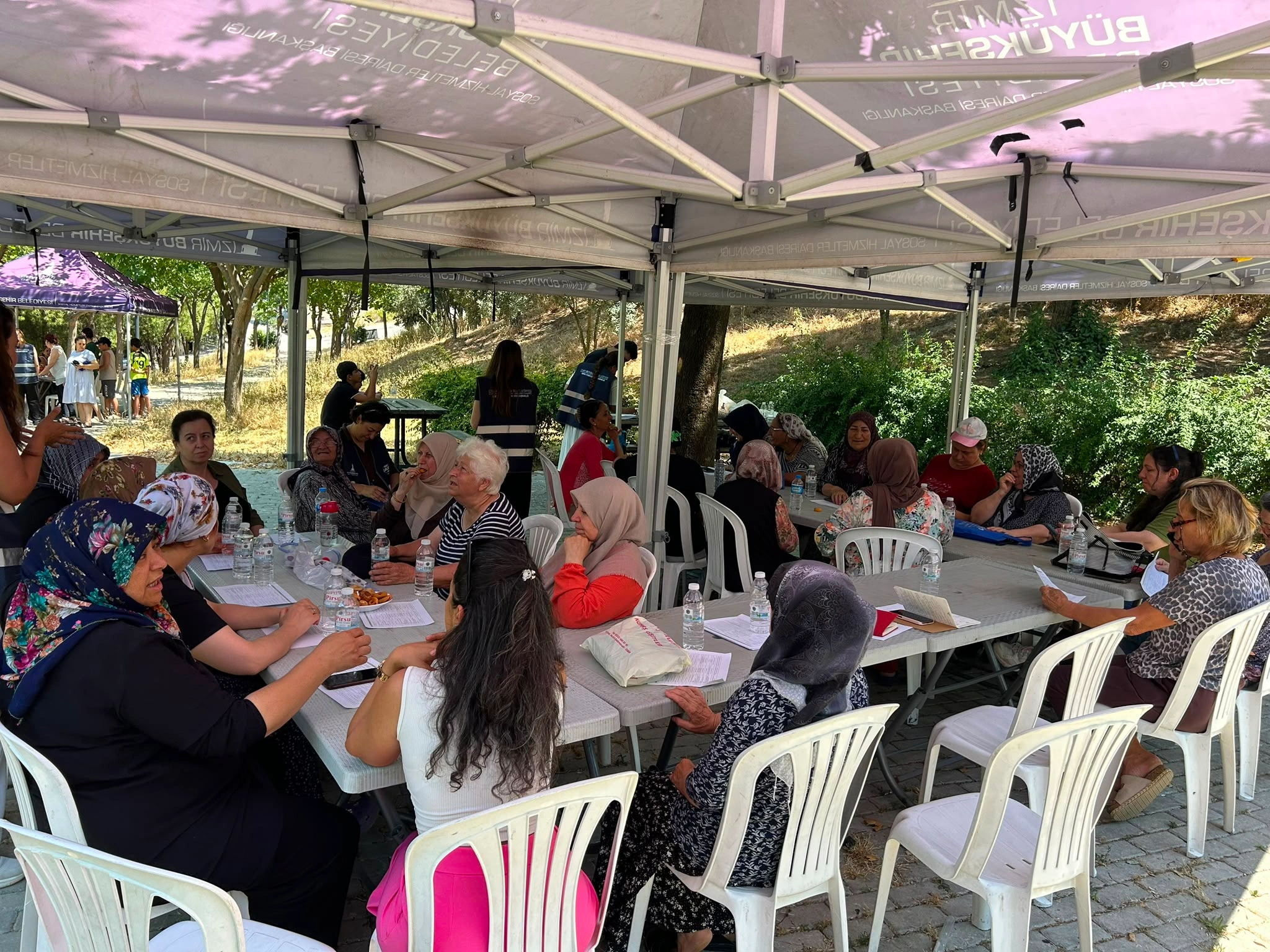 İzmir Büyükşehir Belediyesi, "Mahallede Söz Sende" programıyla İzmirlileri kent yönetimine