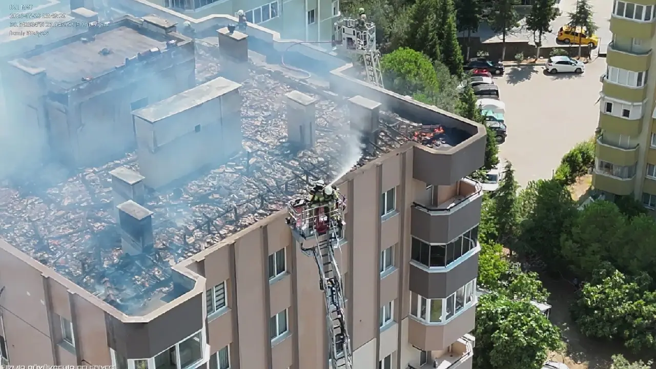 Menemen'de 10 katlı binada yangın: İtfaiyeden hayat kurtaran müdahale