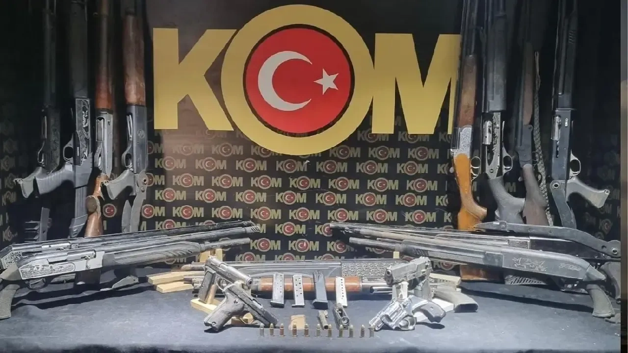 İzmir’in Ödemiş ve Torbalı ilçelerinde emniyet güçlerince düzenlenen koordineli operasyonda,
