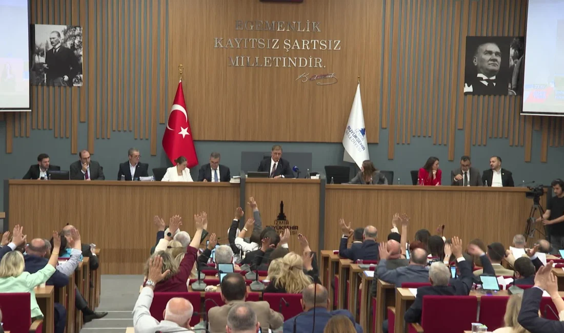 İzmir Büyükşehir Belediye Meclisi’nin temmuz ayı oturumunda AK Partili Hüsnü
