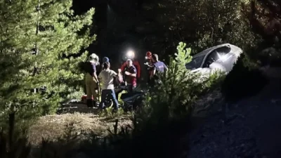 Kütahya-Afyonkarahisar kara yolunda aynı yönde seyreden bir otomobilin önündeki motosiklete