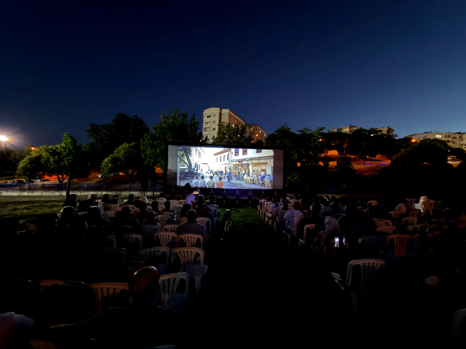Karabağlar'da açıkhava film keyfi