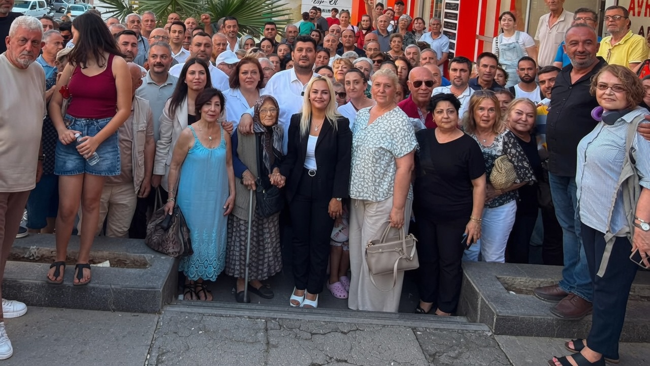 Karabağlar ilçe yönetimi istifa etti, yeni ilçe binası tutuldu