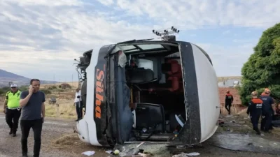 Tekirdağ'dan Kayseri'ye giden yolcu otobüsünün Kırıkkale'de kontrolden çıkarak devrilmesi sonucu