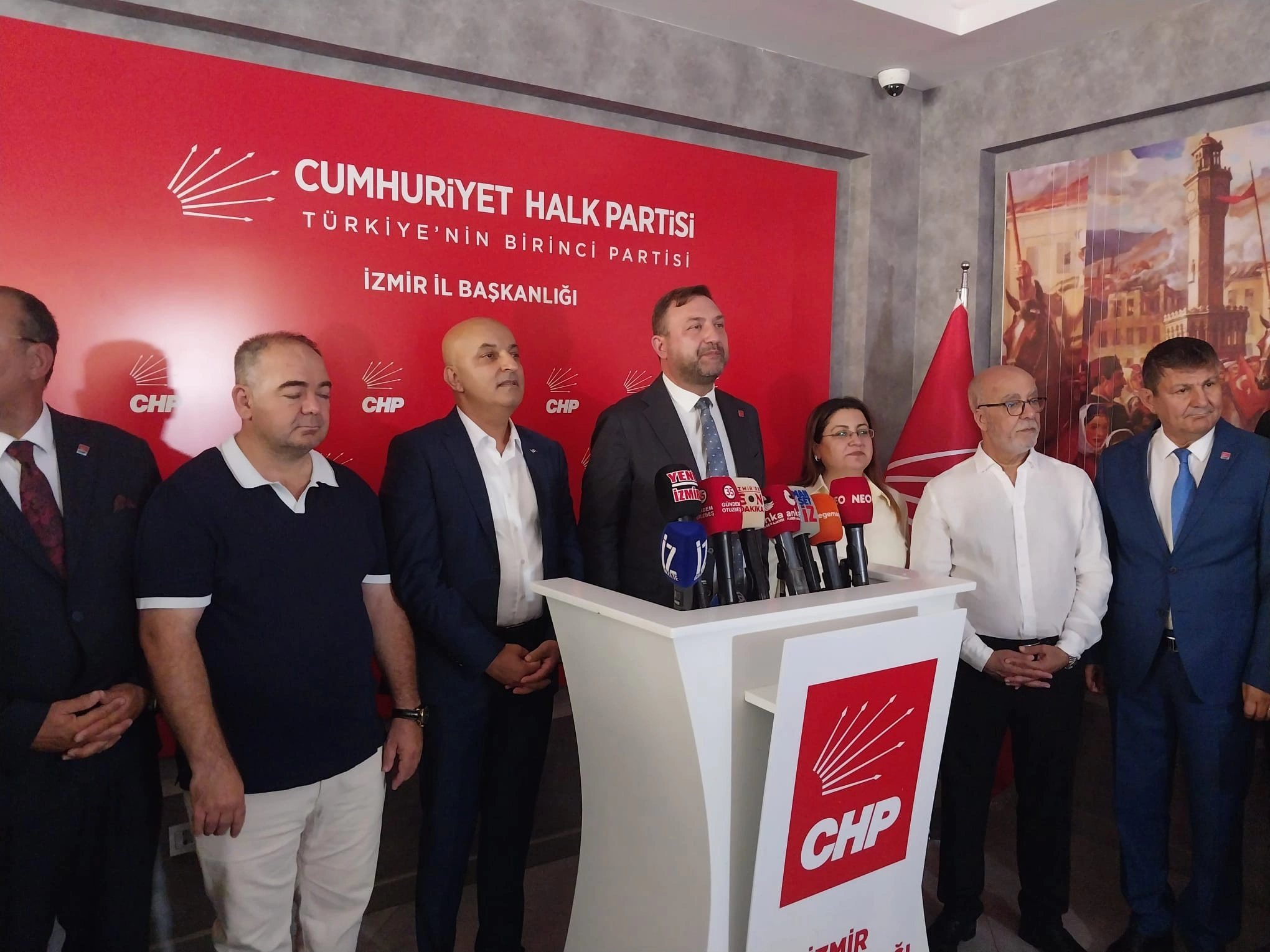 “CHP dışındaki tek adresim kabristan olur!" Mahir Polat’tan Utku Gümrükçü’ye destek