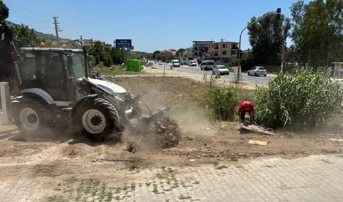 Yaz aylarının gelmesiyle birlikte nüfus patlaması yaşayan Menderes sahil şeridinde,